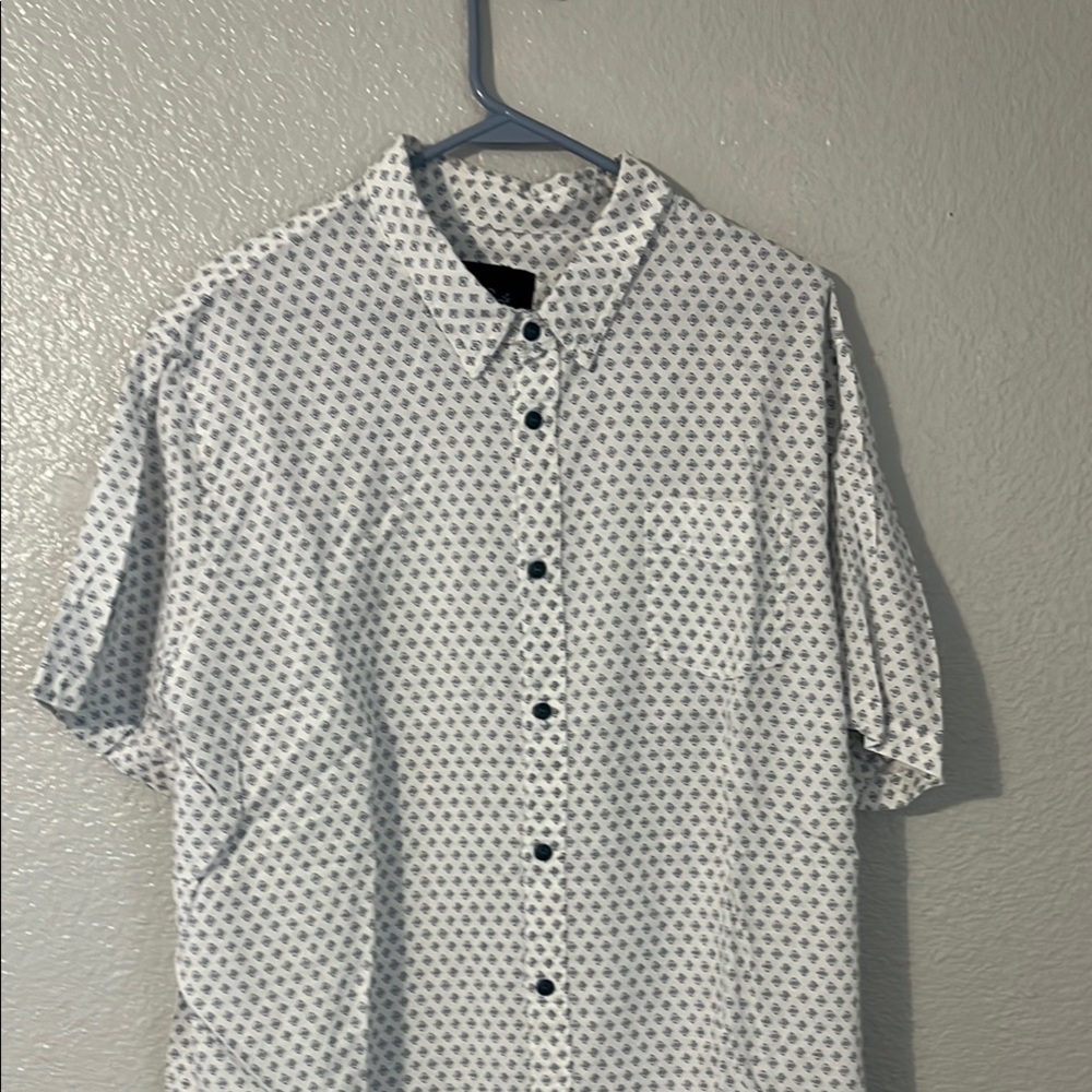 Rails
Tyler button up shirt
Runs on the small side so actually xl